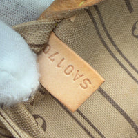 Louis Vuitton Neverfull MM Tote Bag