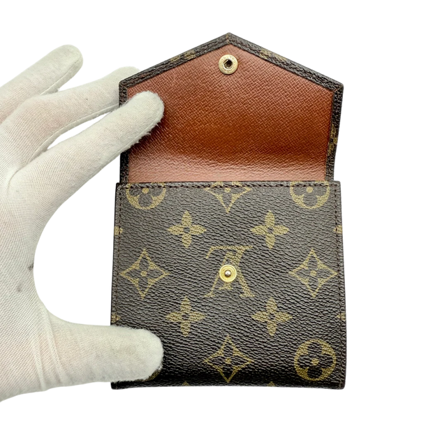 Elise's wallet