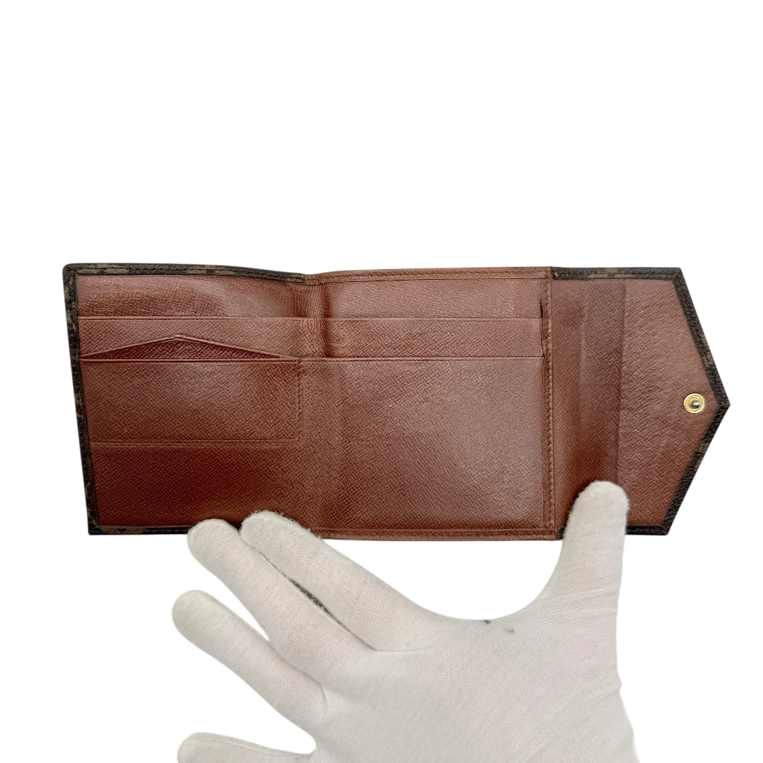 Elise's wallet