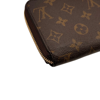 Louis Vuitton Zippy Wallet