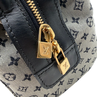 Louis Vuitton Handtasche Josephine PM monogram grau – Prägung im Detail