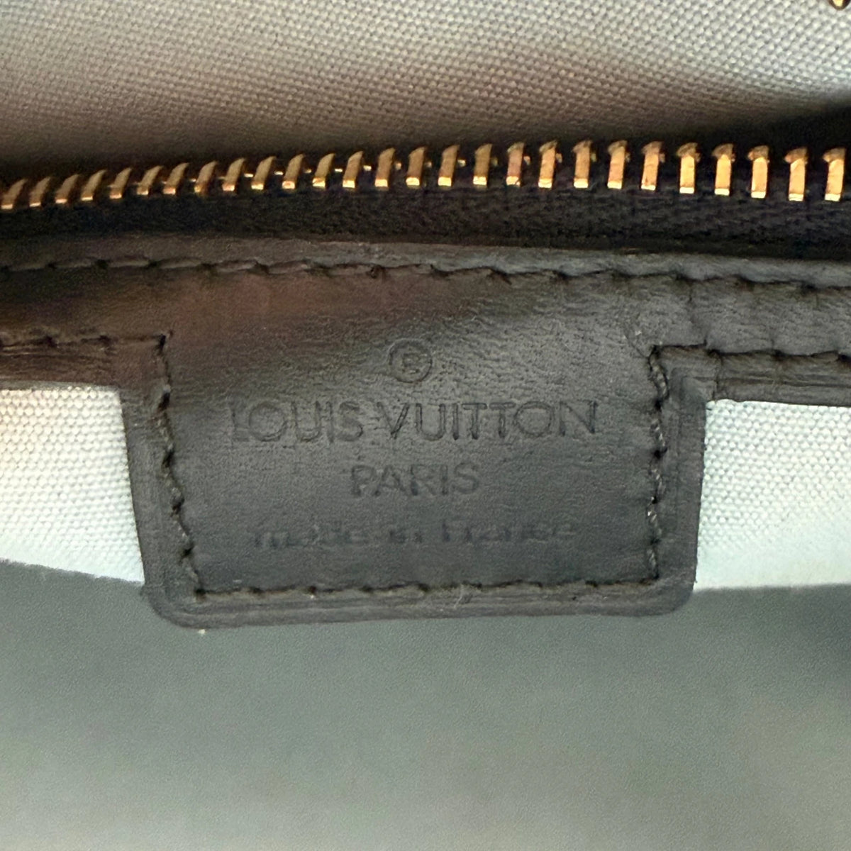 Louis Vuitton Handtasche Josephine PM monogram grau – Prägung im Detail