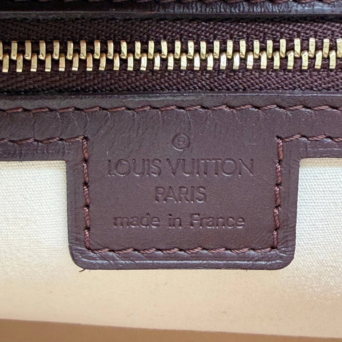 Louis Vuitton Handtasche Josephine PM monogram rot – Prägung im Detail