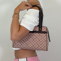 Louis Vuitton Handtasche Josephine PM monogram rot – getragen am Model
