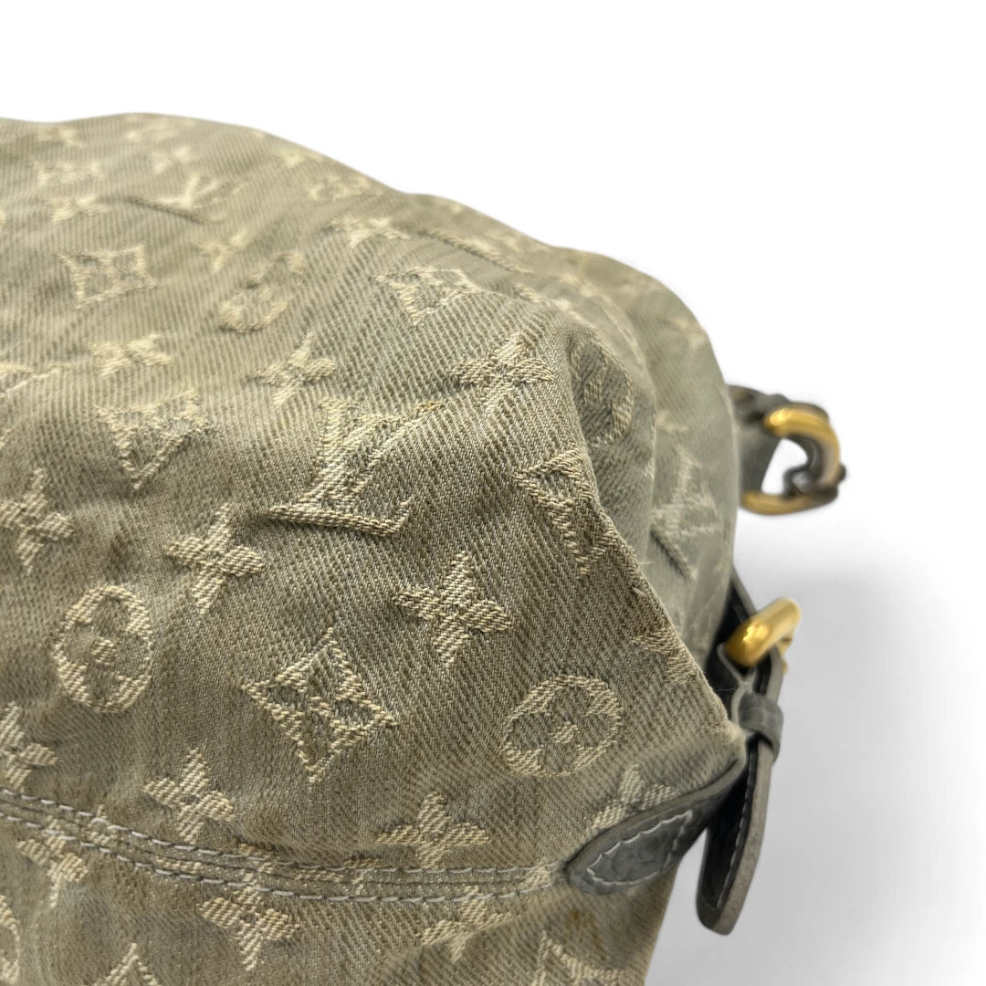 Louis Vuitton Handtasche Neo Cabby MM mit Schultergurt aus Denimstoff hellgrau