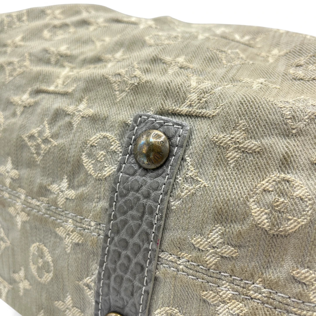 Louis Vuitton Handtasche Neo Cabby MM mit Schultergurt aus Denimstoff hellgrau