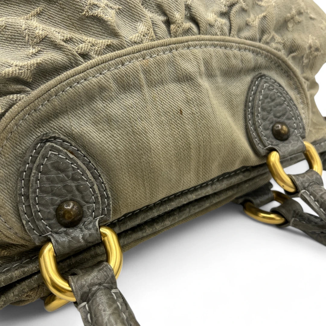 Louis Vuitton Handtasche Neo Cabby MM mit Schultergurt aus Denimstoff hellgrau
