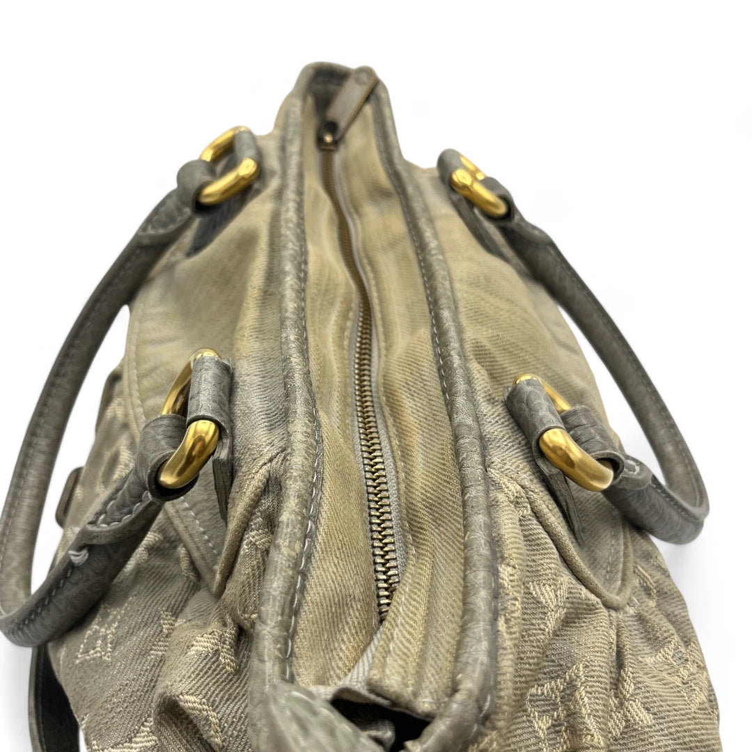 Louis Vuitton Handtasche Neo Cabby MM mit Schultergurt aus Denimstoff hellgrau