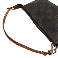 Louis Vuitton Pochette Accessoires monogram braun – Schulterriemen im Detail