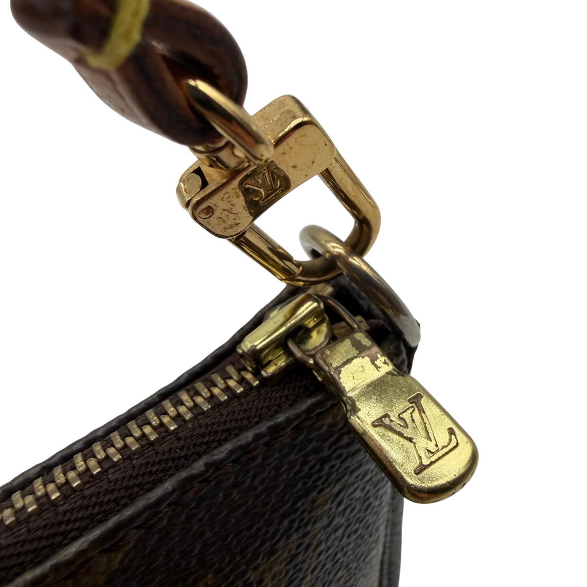 Louis Vuitton Pochette Accessoires monogram braun – Beschläge im Detail