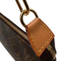 Louis Vuitton Pochette Accessoires monogram braun – Beschläge im Detail