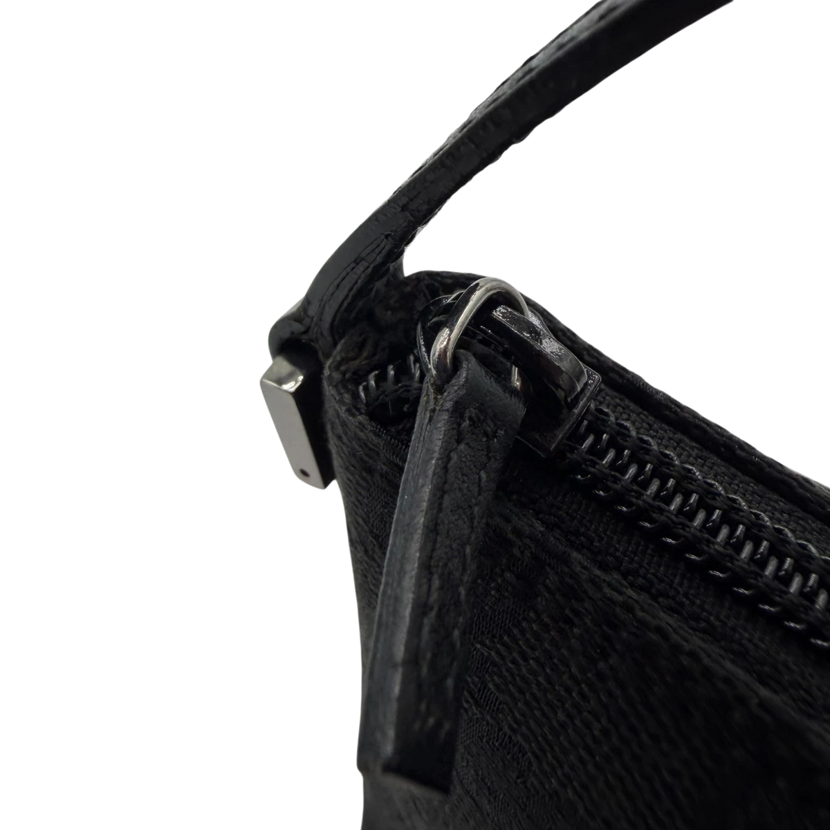 Gucci Handtasche Boat Baguette monogram schwarz – Beschläge im Detail