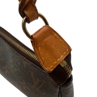 Louis Vuitton Pochette Accessoires monogram braun – Beschläge im Detail