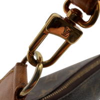 Louis Vuitton Pochette Accessoires monogram braun – Prägung im Detail