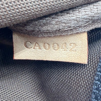 Louis Vuitton Pochette Accessoires monogram braun – Datumscode im Detail