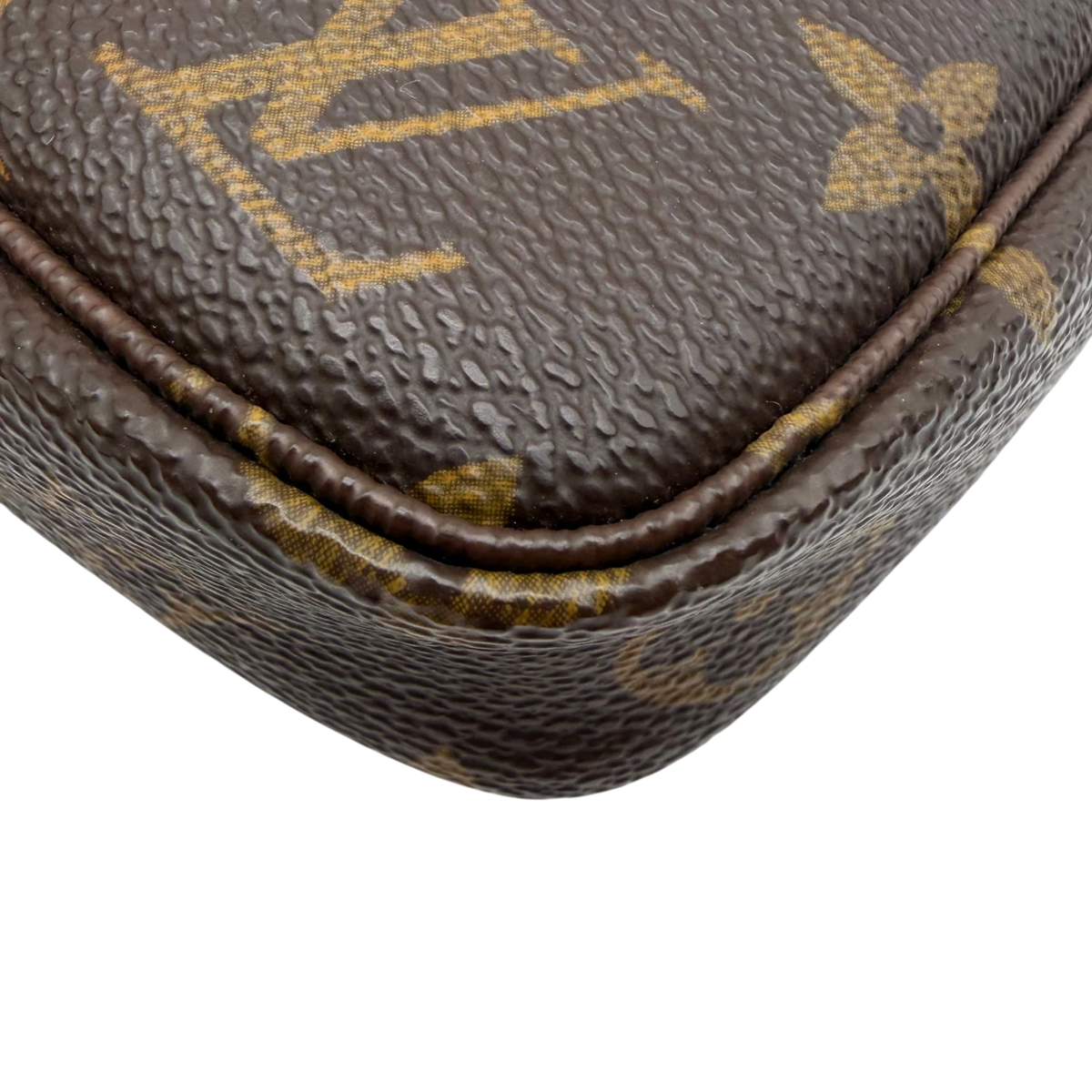 Louis Vuitton Pochette Accessoires monogram braun – Ecken im Detail
