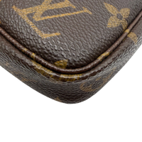 Louis Vuitton Pochette Accessoires monogram braun – Ecken im Detail