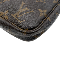 Louis Vuitton Pochette Accessoires monogram braun – Ecken im Detail