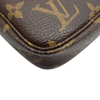 Louis Vuitton Pochette Accessoires monogram braun – Ecken im Detail