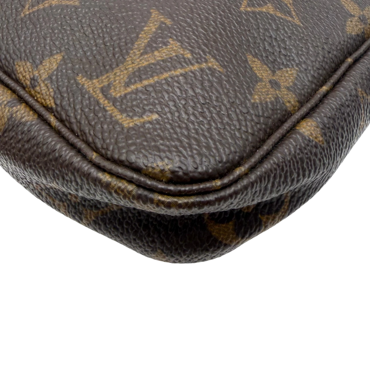 Louis Vuitton Pochette Accessoires monogram braun – Ecken im Detail