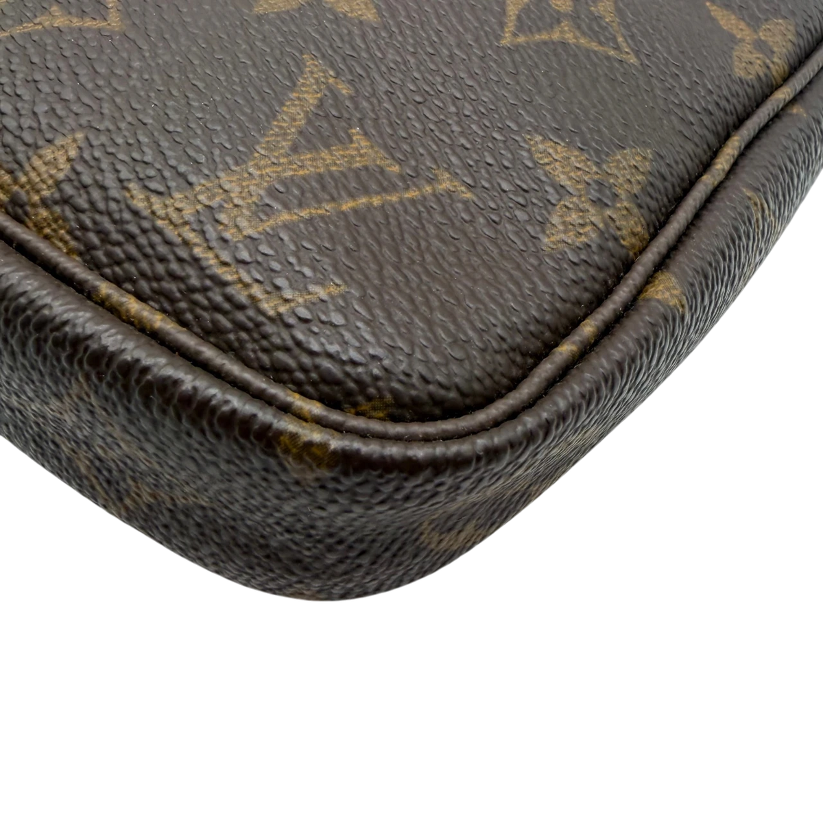 Louis Vuitton Pochette Accessoires monogram braun – Ecken im Detail