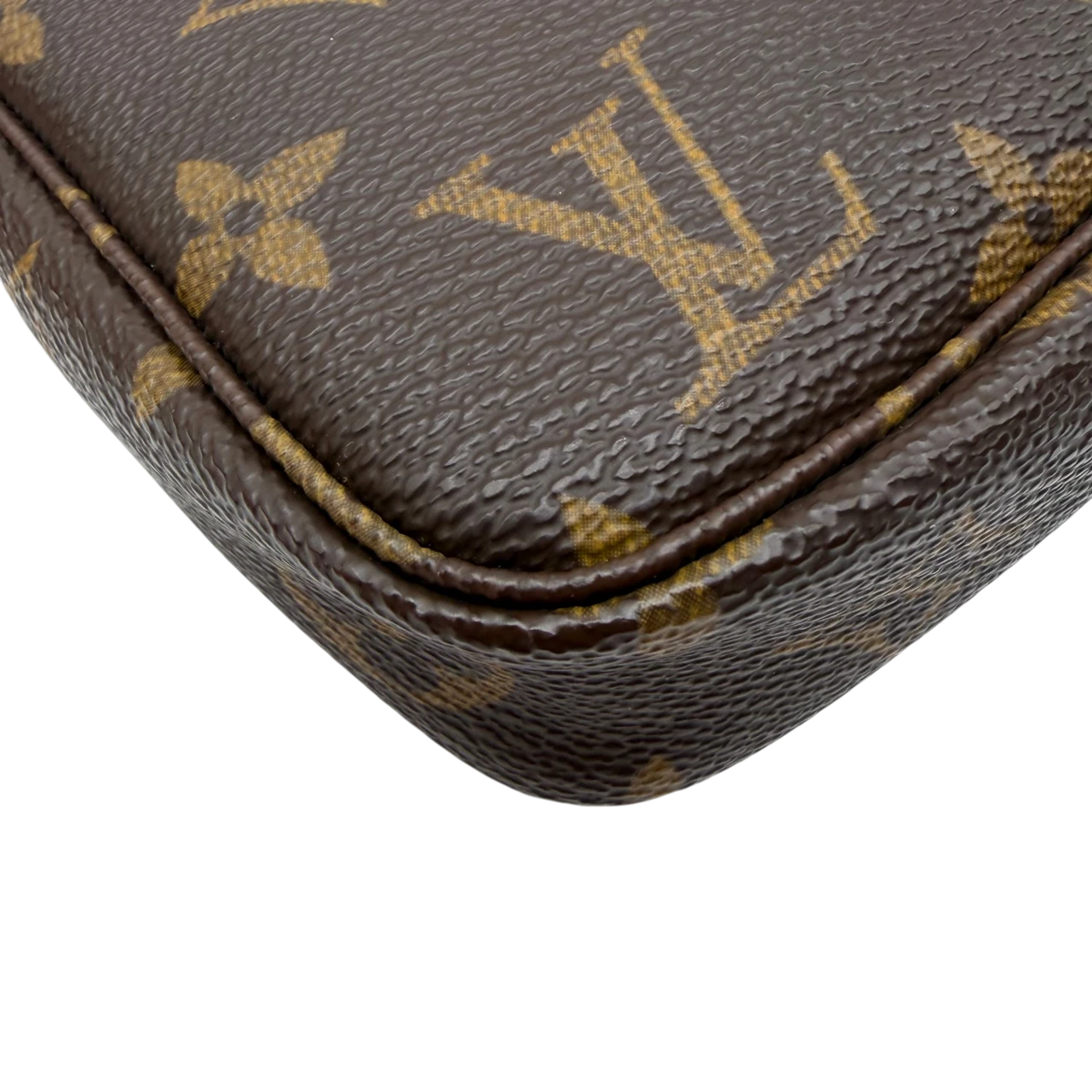 Louis Vuitton Pochette Accessoires monogram braun – Ecken im Detail