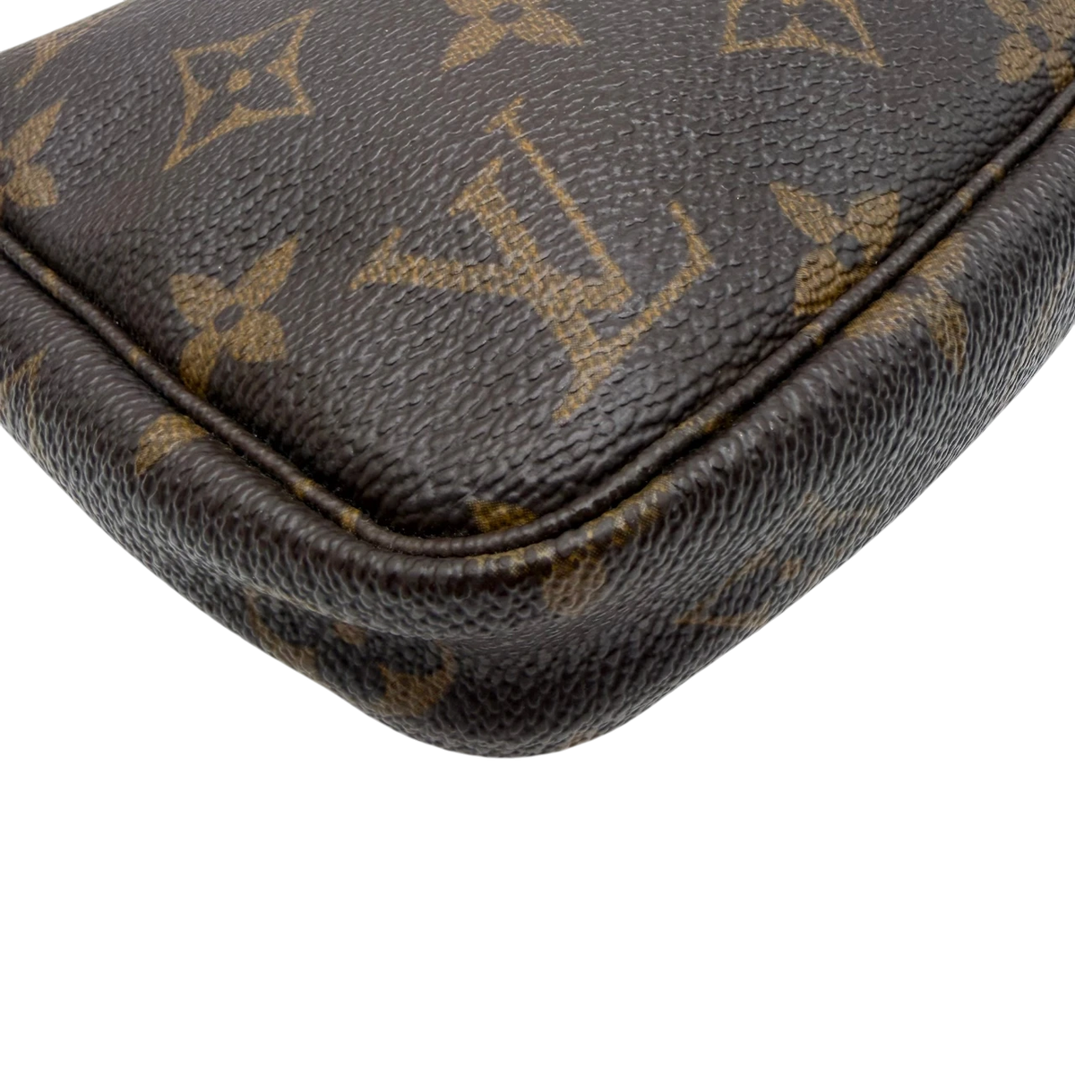 Louis Vuitton Pochette Accessoires monogram braun – Ecken im Detail