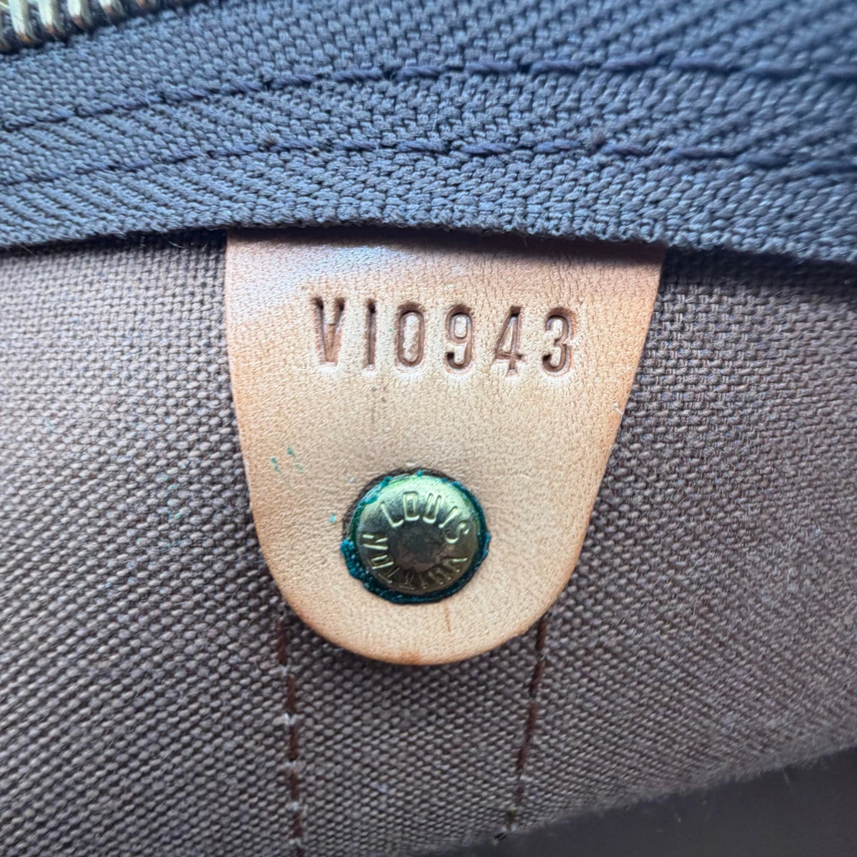 Louis Vuitton Reisetasche Keepall 60 Bandoulière monogram braun – Datumscode im Detail