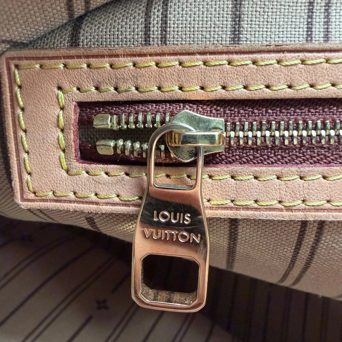 Louis Vuitton Schultertasche Delightful MM monogram braun – Beschläge im Detail