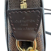 Louis Vuitton Schultertasche Eva Damier Ebene braun – Prägung im Detail