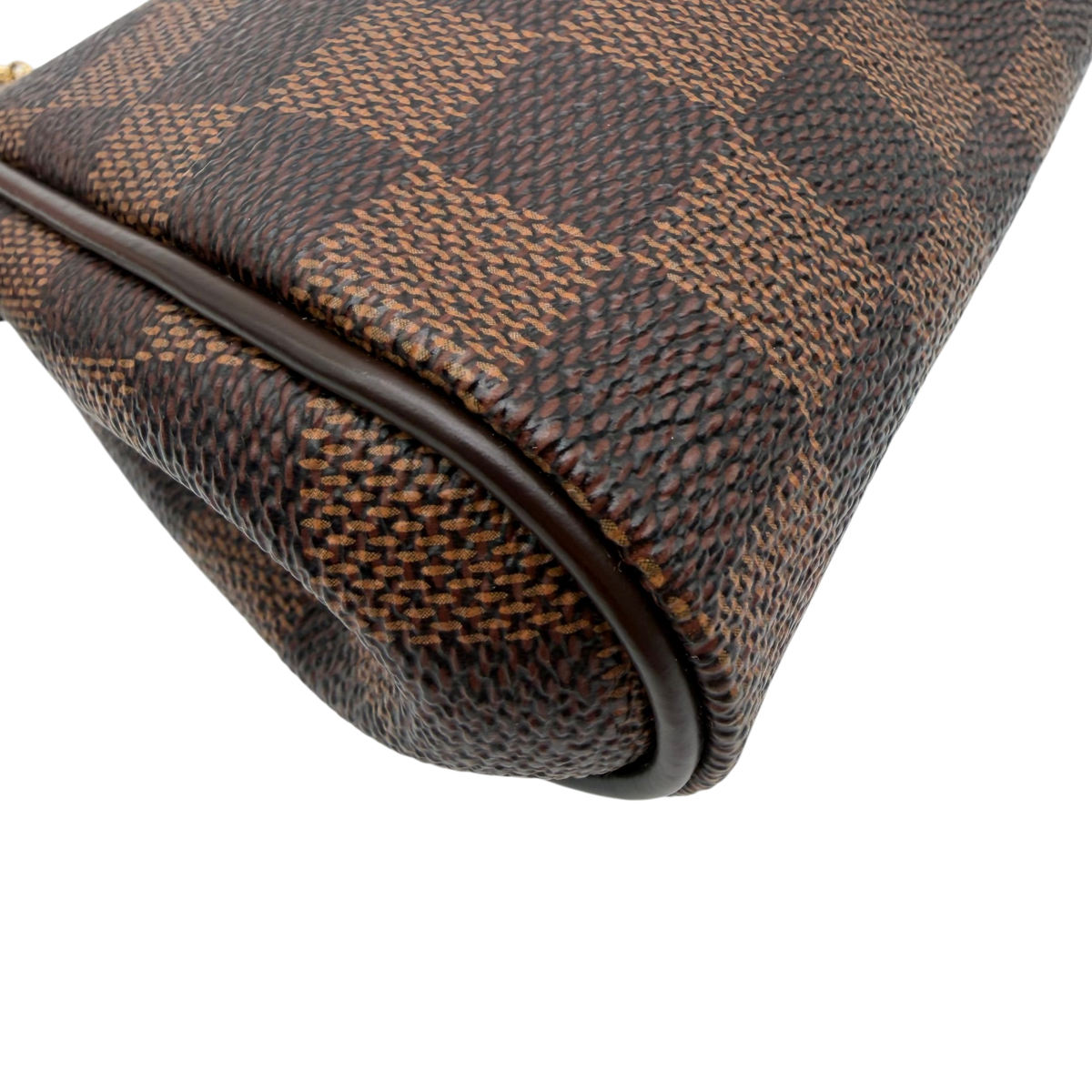 Louis Vuitton Schultertasche Eva Damier Ebene braun – Ecken im Detail