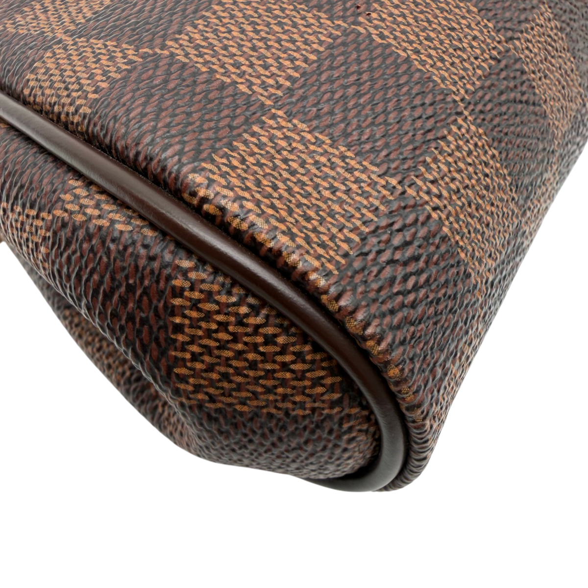 Louis Vuitton Schultertasche Eva Damier Ebene braun – Ecken im Detail