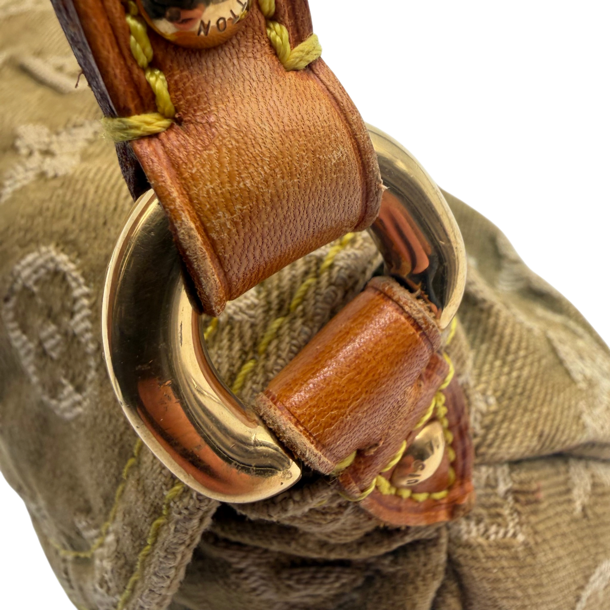 Louis Vuitton Schultertasche Mini Pleaty aus Denim monogram khaki – Beschläge im Detail