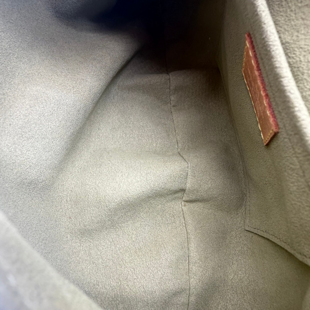 Louis Vuitton Schultertasche Mini Pleaty aus Denim monogram khaki – Innenansicht