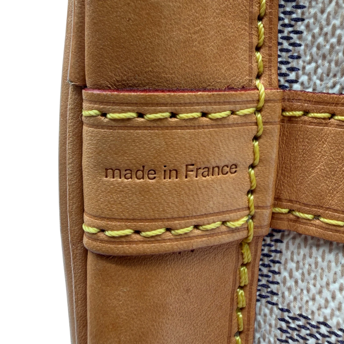 Louis Vuitton Schultertasche Sac Noé BB Damier Azur weiß – Prägung im Detail