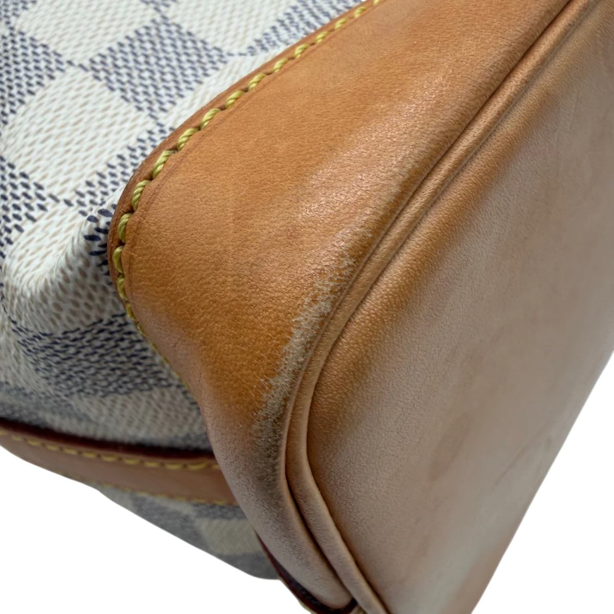 Louis Vuitton Schultertasche Sac Noé BB Damier Azur weiß – Ecken im Detail