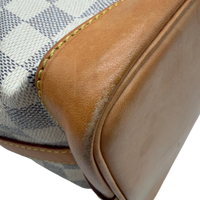 Louis Vuitton Schultertasche Sac Noé BB Damier Azur weiß – Ecken im Detail
