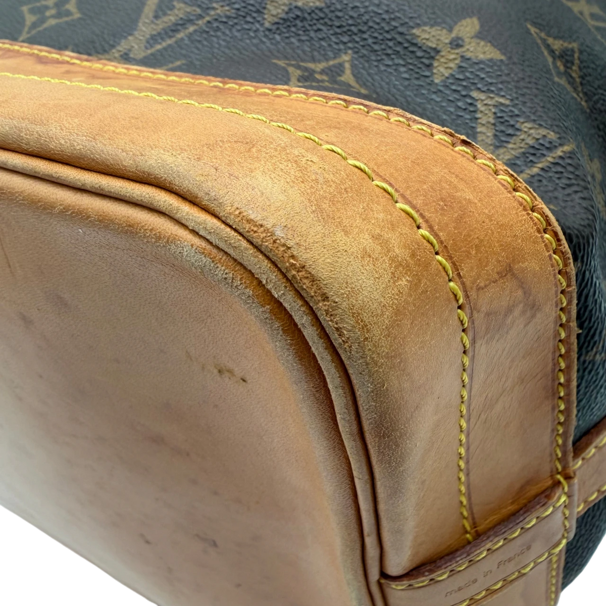 Louis Vuitton Schultertasche Sac Noé grande monogram braun – Ecken im Detail