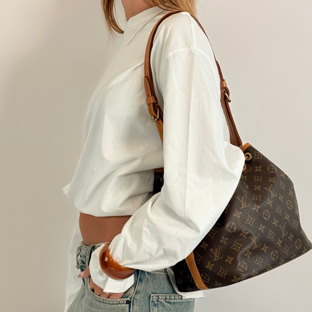 Louis Vuitton Schultertasche Sac Noé petit monogram braun