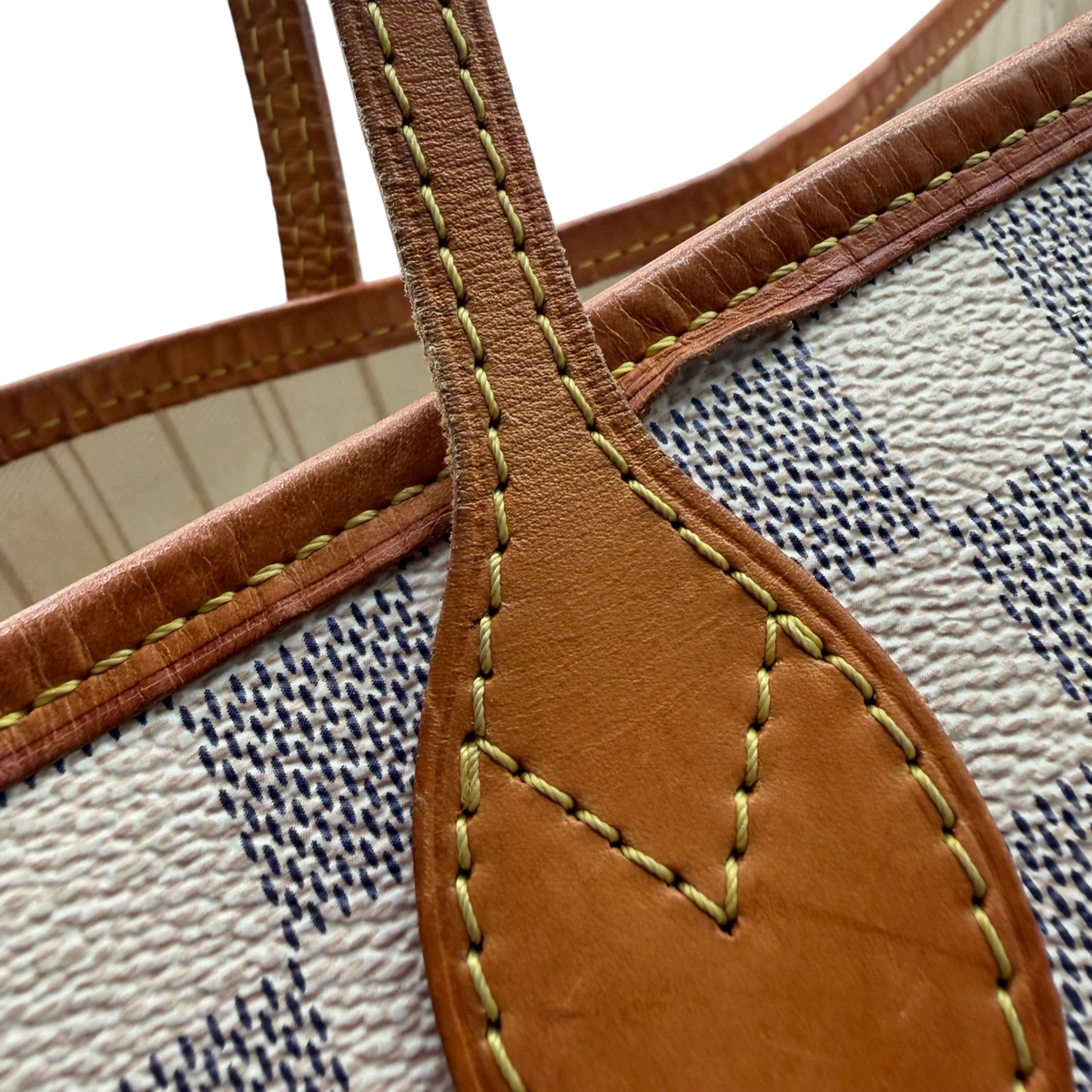 Louis Vuitton Shopper Neverfull GM Damier Azur weiß – Henkel im Detail