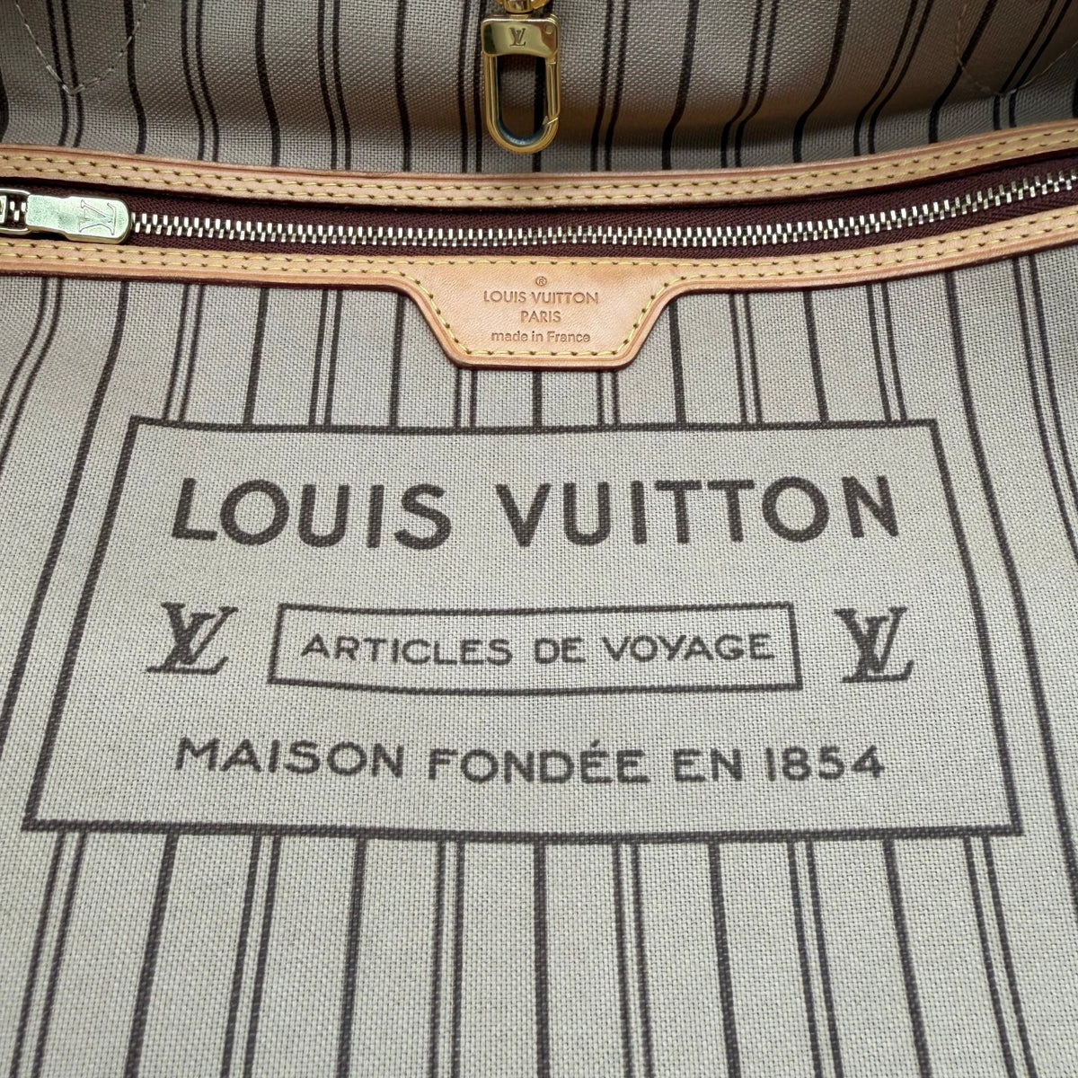 Louis Vuitton Shopper Neverfull GM mit Clutch monogram braun – Innenetikett im Detail
