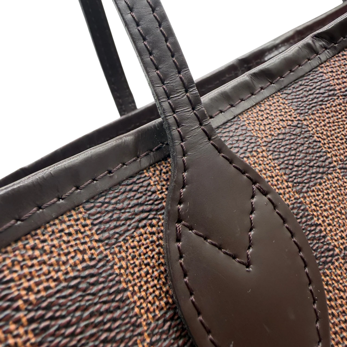 Louis Vuitton Shopper Neverfull MM Damier Ebene mit Clutch braun – Henkel im Detail