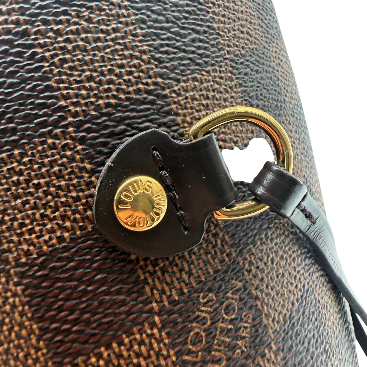 Louis Vuitton Shopper Neverfull MM Damier Ebene mit Clutch braun – Prägung im Detail