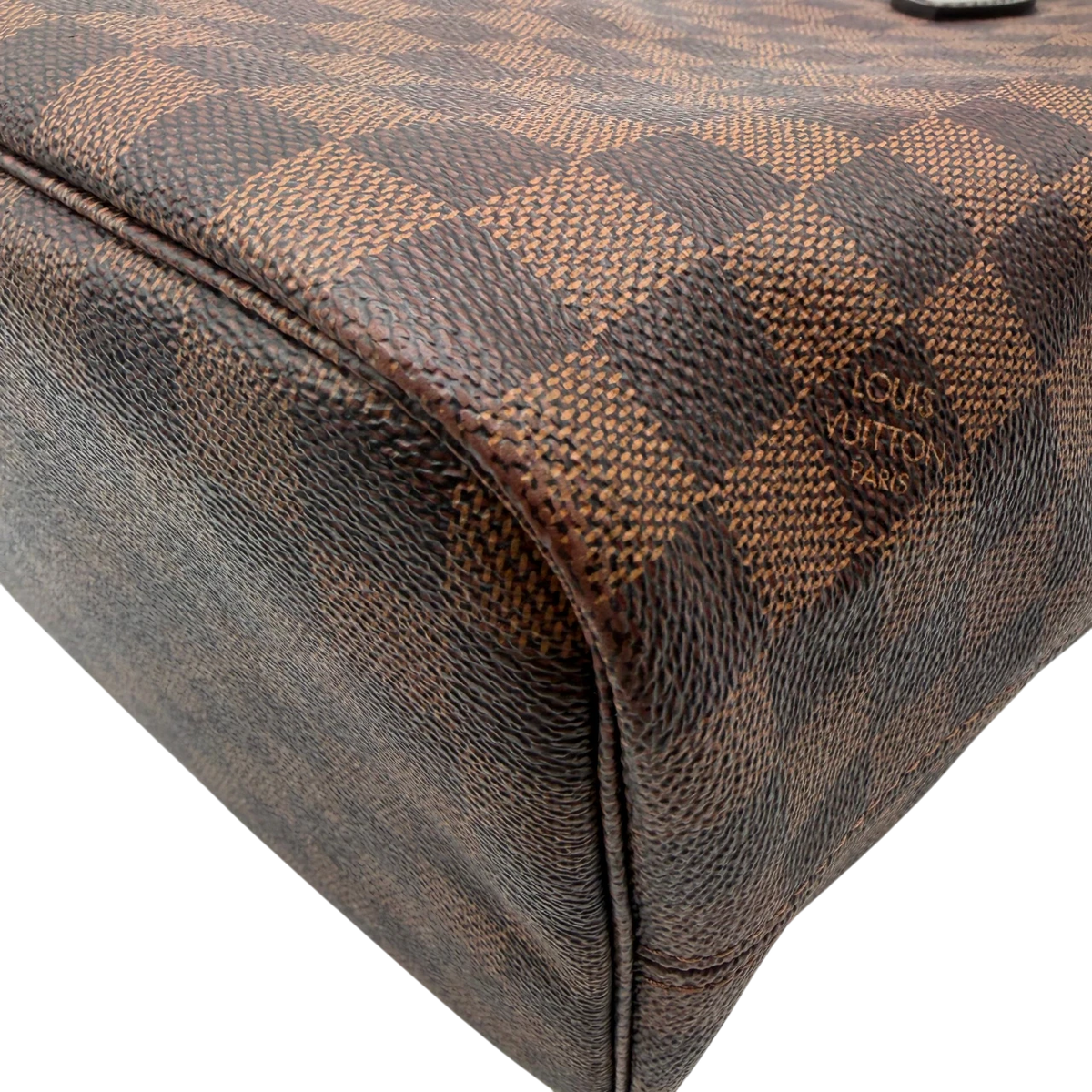 Louis Vuitton Shopper Neverfull MM Damier Ebene mit Clutch braun – Ecken im Detail