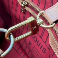 Louis Vuitton Shopper Neverfull MM mit Clutch monogram braun – Beschläge im Detail