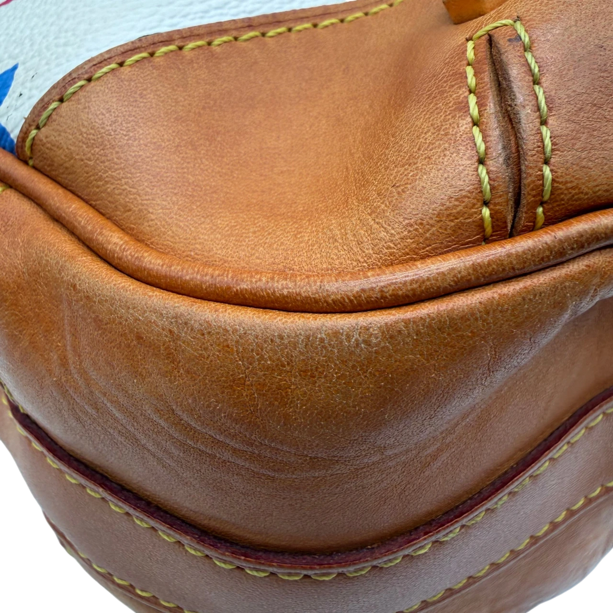 Louis Vuitton x Takashi Murakami Schultertasche Aurelia MM monogram weiß – Ecken im Detail