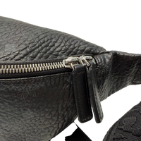 MCM Bauchtasche / Gürteltasche Fursten medium visetos schwarz – Beschläge im Detail