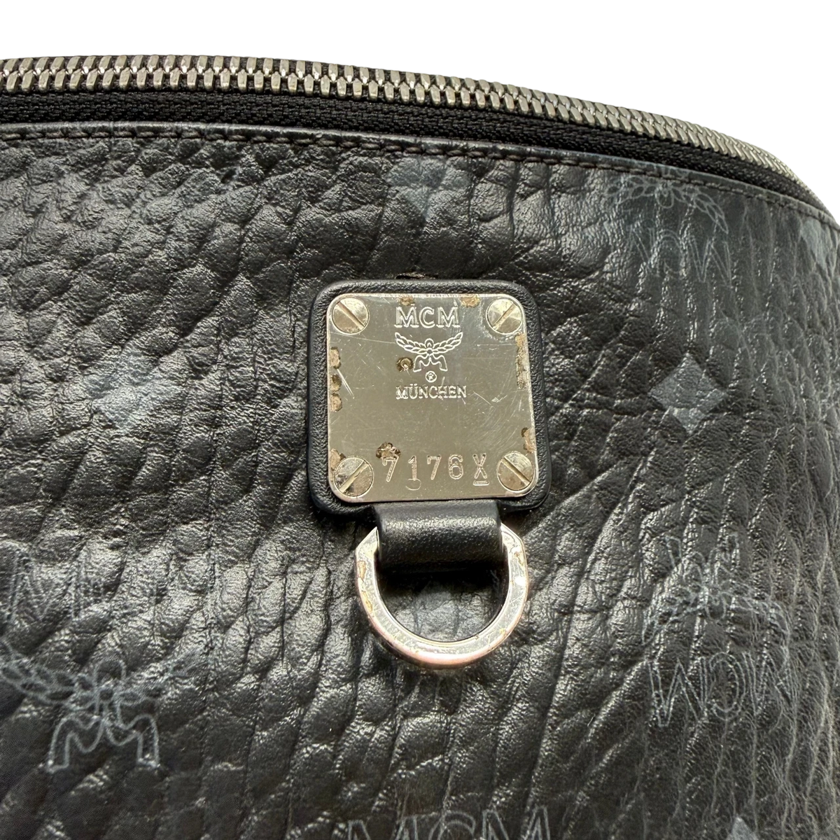 MCM Bauchtasche / Gürteltasche Fursten medium visetos schwarz – Seriennummer im Detail