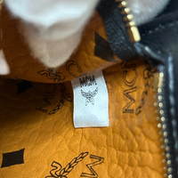 MCM Clutch visetos braun – Innenetikett im Detail