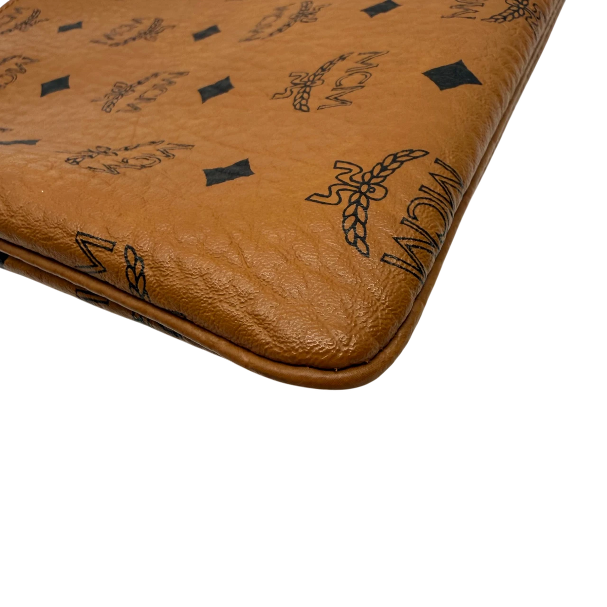 MCM Clutch visetos braun – Ecken im Detail